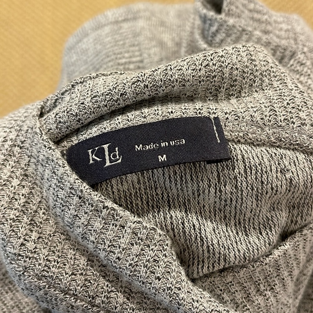 Grey Kld Top. When On, It Has A Little Bit Of A S… - image 3